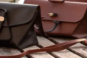 Como Manter Marcas Do Tempo Durante A Revitalização De Bolsas Vintage